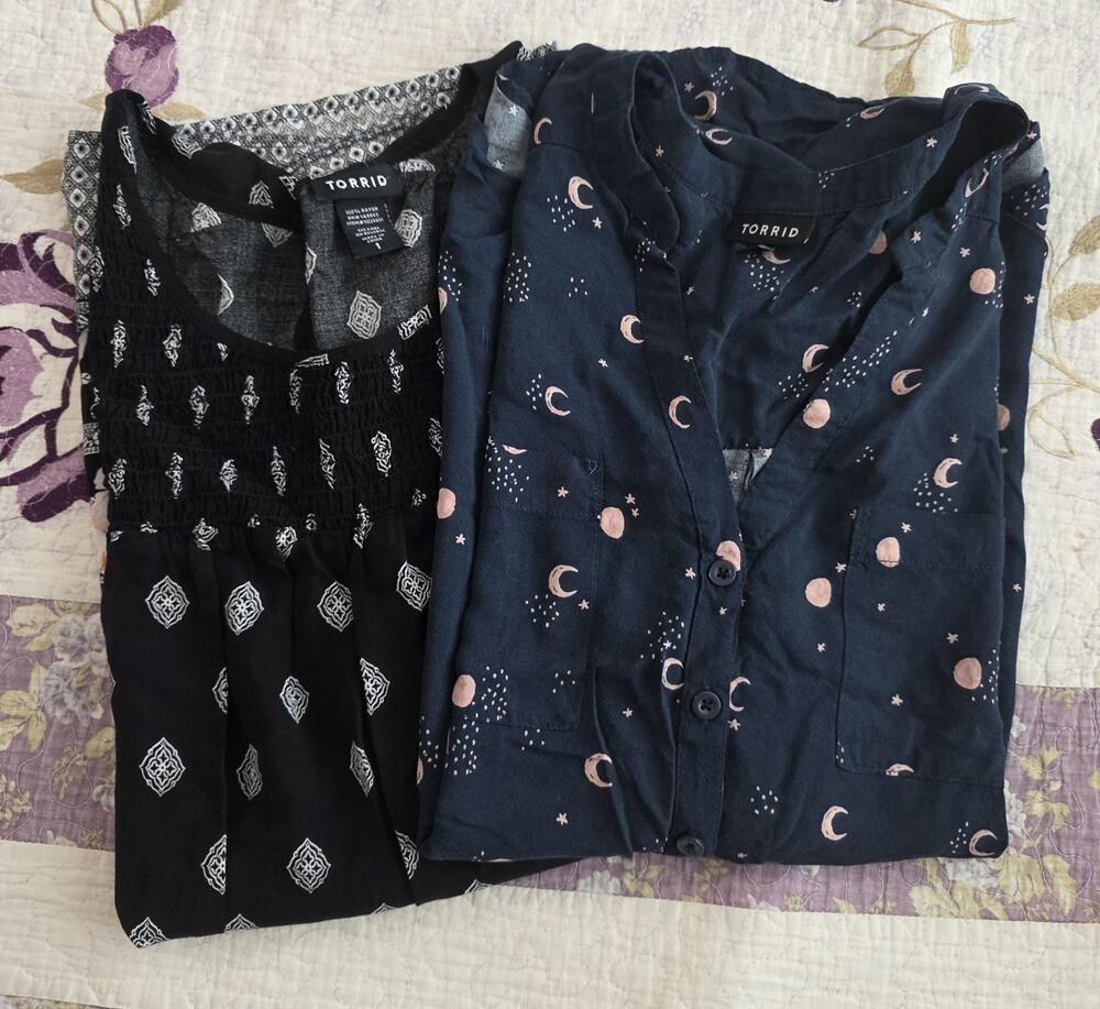 Lot of 2 Torrid Size 1 Blouses Navy Celestial Print/Black Floral Print. B8